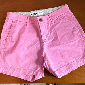 old navy Women’s  Pink chino “Everyday Shorts”Size 0 . 5 inch inseam